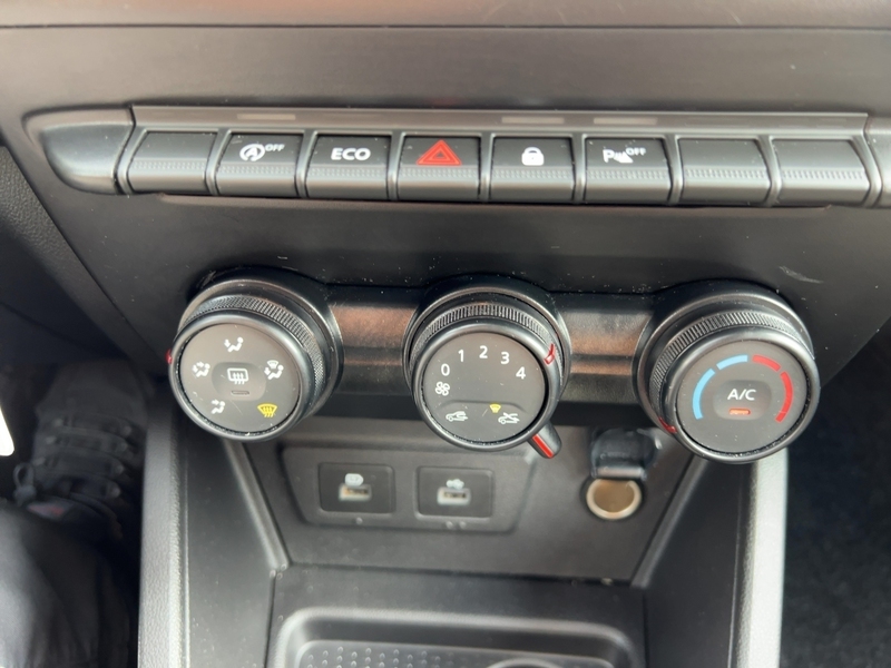 Fahrzeugabbildung Duster RÜCKFAHRKAMERA Bild 16 von 23