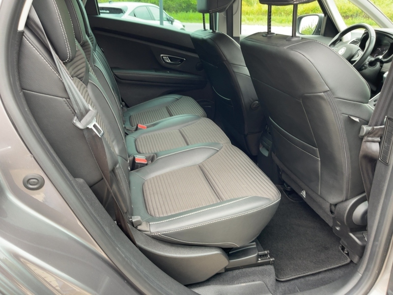 Fahrzeugabbildung Scenic IV 1.3 TCe 140 BOSE-Edition GPF Bild 12 von 15
