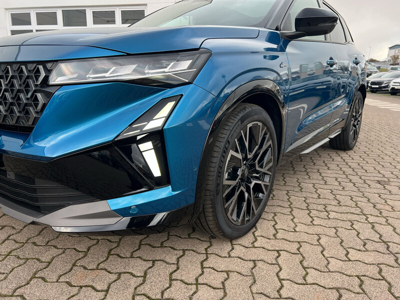Fahrzeugabbildung Austral Esprit Alpine Full Hybrid E-Tech 200 Bild 11 von 12