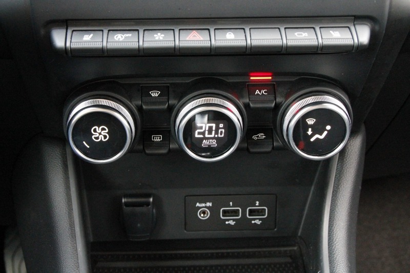 Fahrzeugabbildung Captur II INTENS TCe 140 EDC Bild 11 von 21