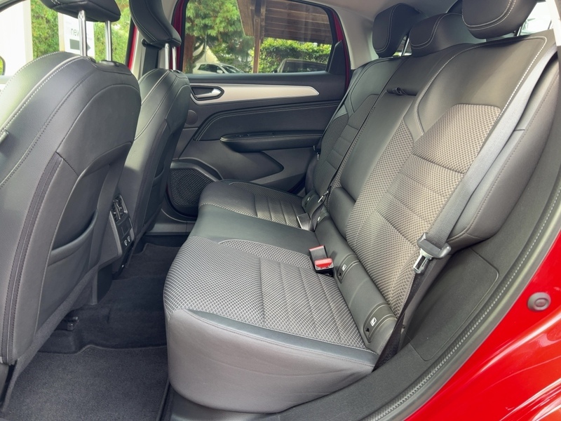 Fahrzeugabbildung Arkana TCe 140 EDC Intens *Navi,PDC,SHZ,GJR* Bild 11 von 15