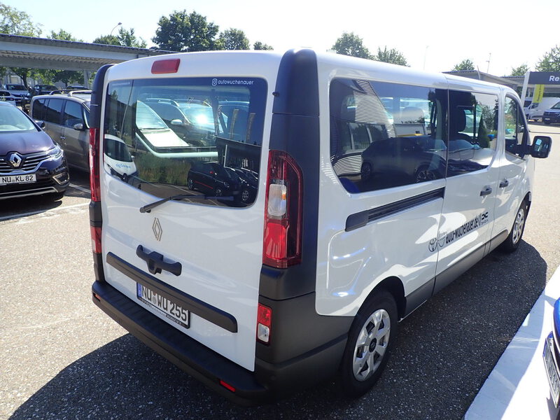 Fahrzeugabbildung Trafic Pkw Grand Authentic Blue dCi 110 MY25 Bild 4 von 18