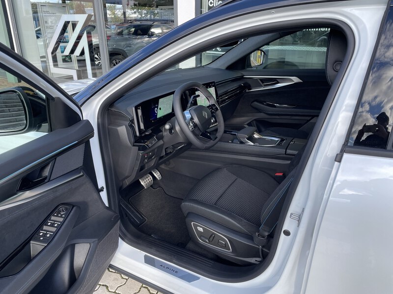 Fahrzeugabbildung Austral Esprit Alpine Full Hybrid E-Tech 200 Bild 42 von 42