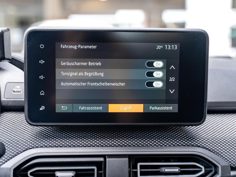 Fahrzeugabbildung Sandero SHZ PDC KLIMA LM-Felgen Bild 15 von 20