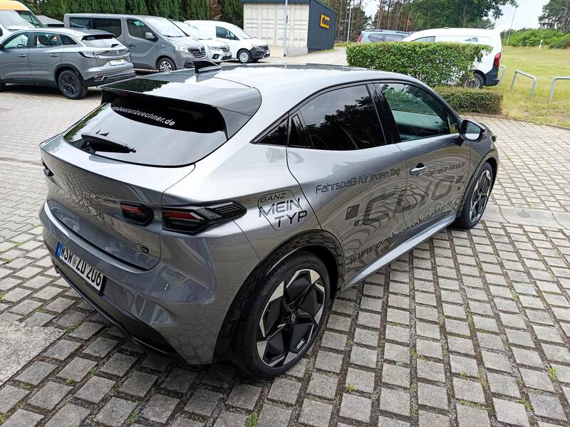 Fahrzeugabbildung Clio Techno Full Hybrid E-Tech 160 Bild 4 von 13