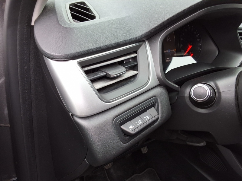Fahrzeugabbildung Captur EXPERIENCE TCe 100 LPG Bild 15 von 16