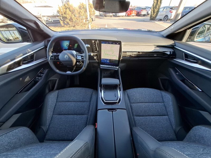 Fahrzeugabbildung Austral Techno Full Hybrid E-Tech 200 Bild 19 von 44