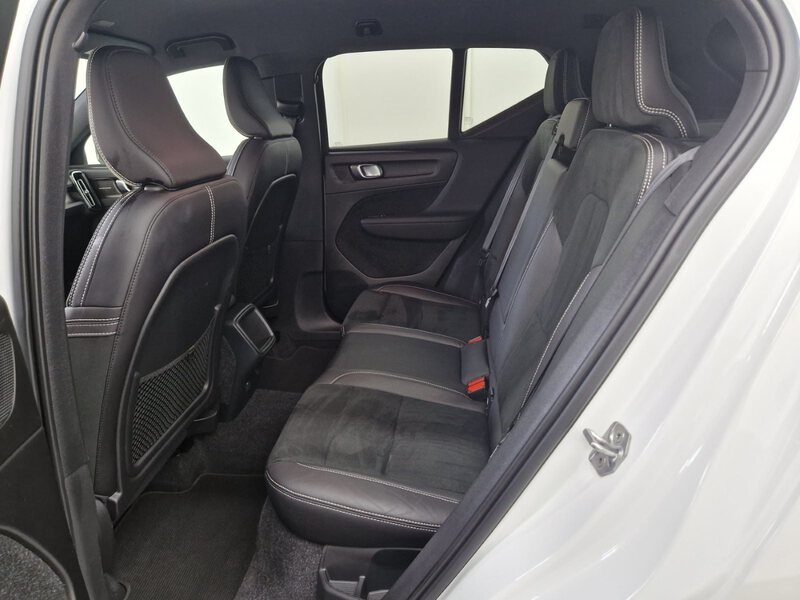 Fahrzeugabbildung XC40 R-Design Automatik SHZ LED Bild 9 von 27