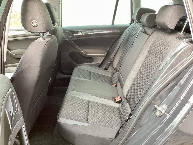 Fahrzeugabbildung Golf VII Variant 1.0 TSI MBT/Start-Stopp Bild 6 von 9