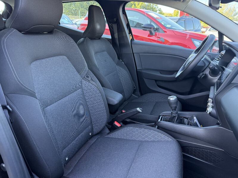 Fahrzeugabbildung Clio BUSINESS EDITION TCe 90*Klima*Radio*PDC*Navi Bild 9 von 20