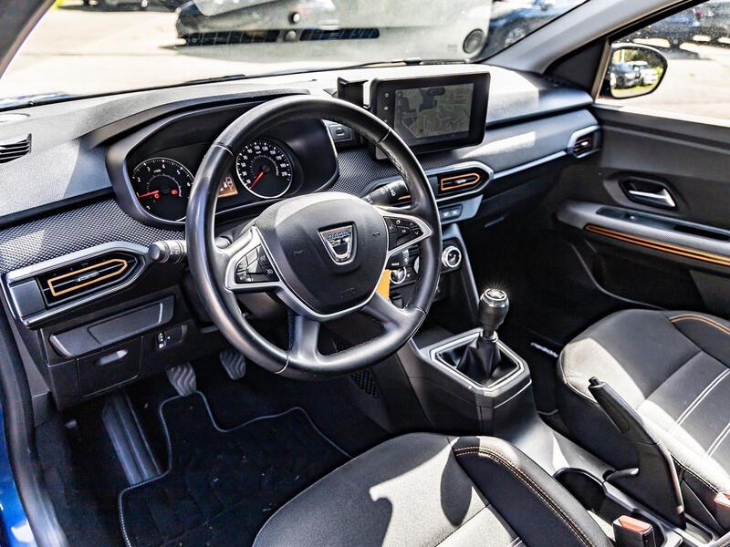 Fahrzeugabbildung Sandero NAVI PDC KLIMA BT Bild 15 von 15
