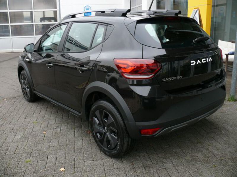 Fahrzeugabbildung Sandero Sandero Stepway Expression TCe 90 auto Bild 2 von 20