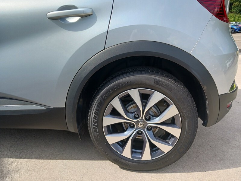 Fahrzeugabbildung Captur Intens TCe 155 EDC Start&Stop *AUTOMATIK* Bild 12 von 30