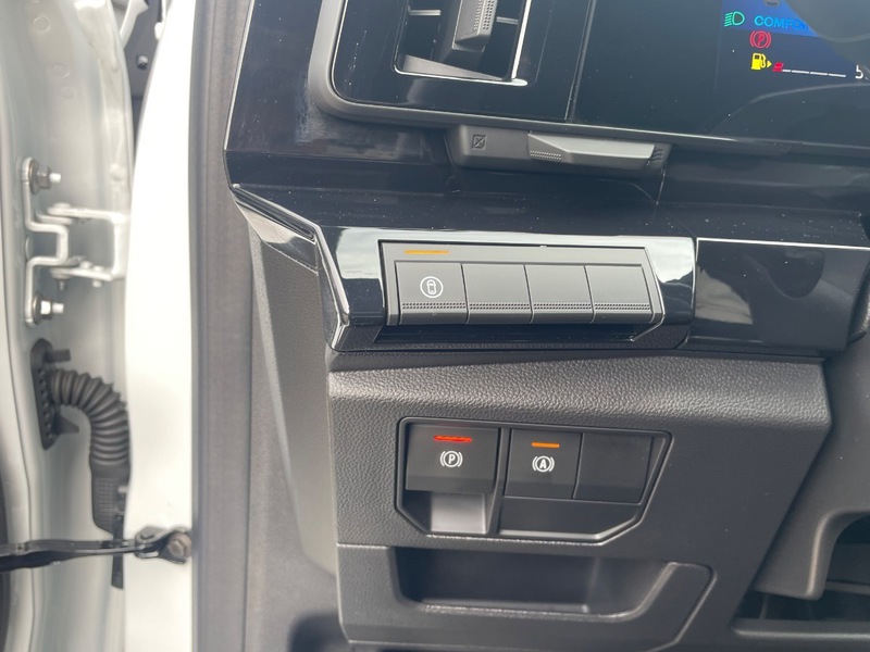 Fahrzeugabbildung Austral 1.3 TCe 160 Mild-Hybrid Techno Bild 28 von 50
