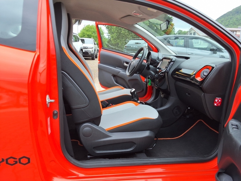 Fahrzeugabbildung Aygo LED/KLIMA/RÜCKFAHRKAMERA/ Bild 11 von 14