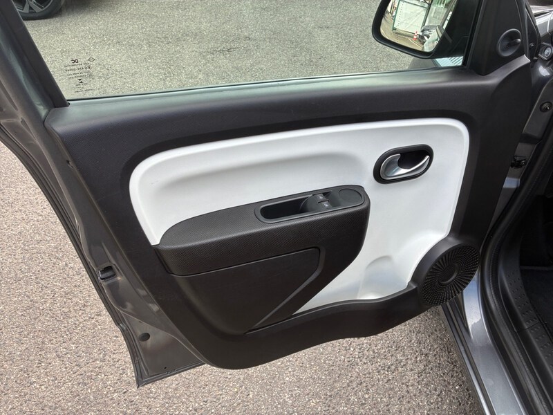 Fahrzeugabbildung Twingo Klima Radio Bild 17 von 17
