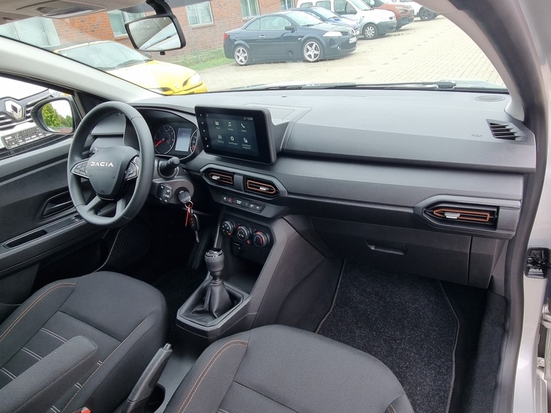 Fahrzeugabbildung Sandero Stepway Essential TCe 90 Bild 15 von 18