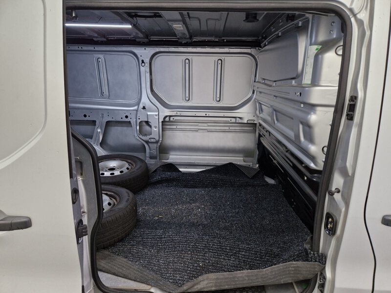 Fahrzeugabbildung Vivaro B Kasten 1.6 CDTI Biturbo L2H1 2.9t AHK Bild 10 von 33