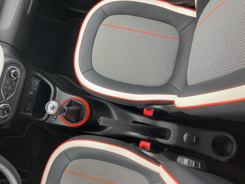 Fahrzeugabbildung Twingo 1.0 SCe 65 Vibes Bild 12 von 20