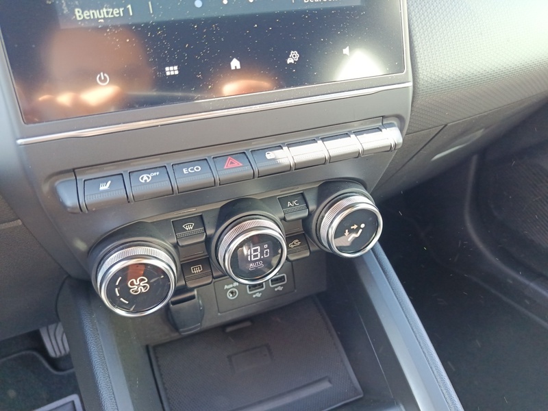 Fahrzeugabbildung Clio INTENS TCe 90 Bild 10 von 17