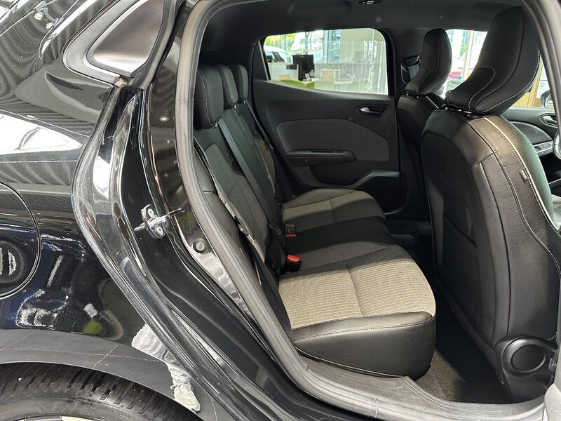 Fahrzeugabbildung Clio LUTECIA TCe 90 Bild 12 von 50