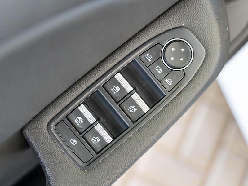 Fahrzeugabbildung Clio PDC KLIMA BT ZV SERVO Bild 7 von 15
