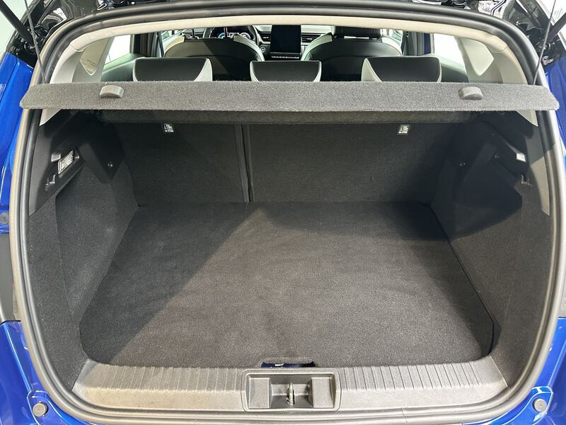 Fahrzeugabbildung Captur INTENS E-TECH Plug-in 160  Bild 23 von 50