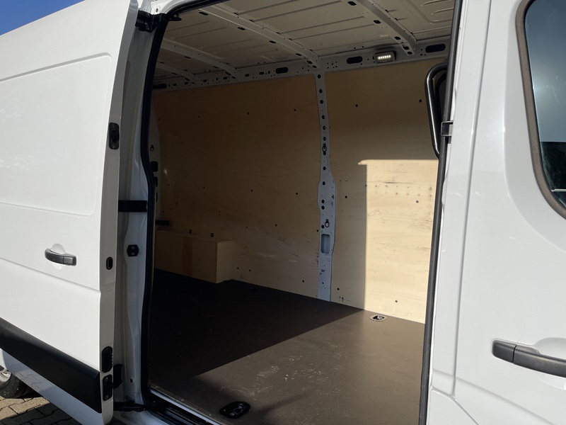 Fahrzeugabbildung Master L3H2 3,5t Blue dCi 135 PS FWD Bild 9 von 28