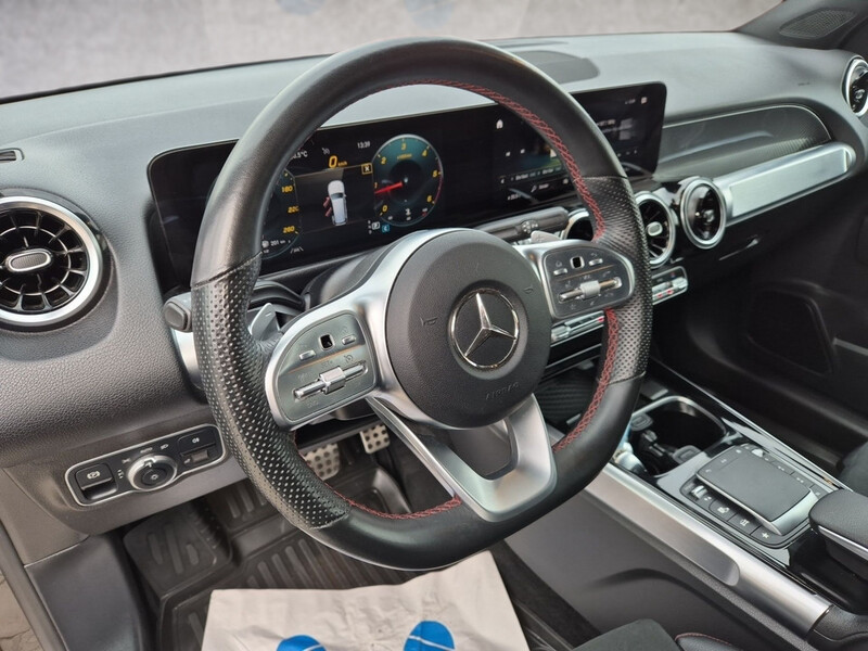 Mercedes-Benz GLB 220