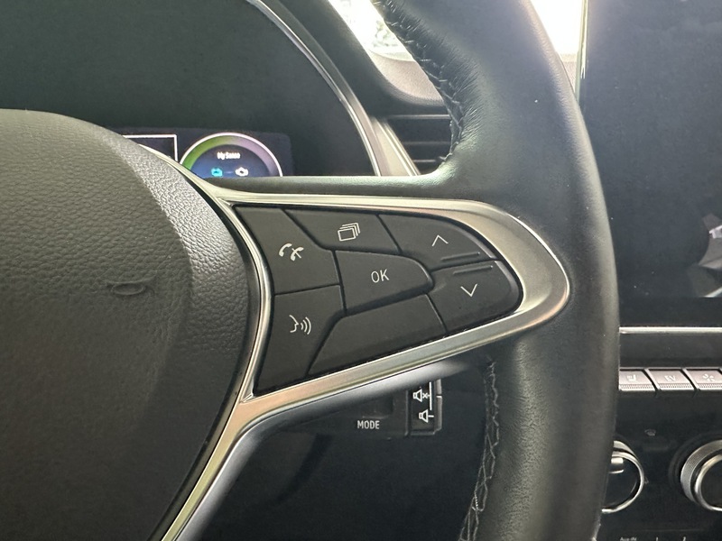Fahrzeugabbildung Captur INTENS E-TECH Plug-in 160  Bild 35 von 50
