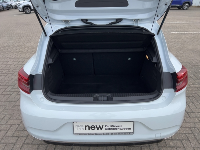 Fahrzeugabbildung Clio INTENS E-TECH 140 Bild 12 von 16