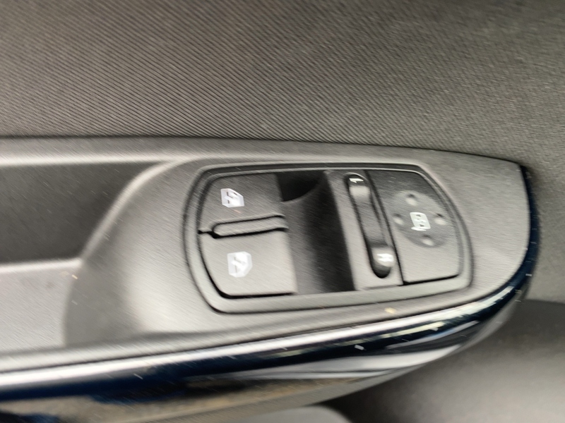 Fahrzeugabbildung Corsa 1.4 ON ecoFlex 90PS Bild 13 von 21