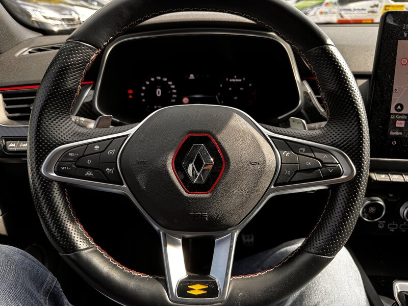 Fahrzeugabbildung Arkana NAVI+ACC+LEDER+SITZH Bild 18 von 23