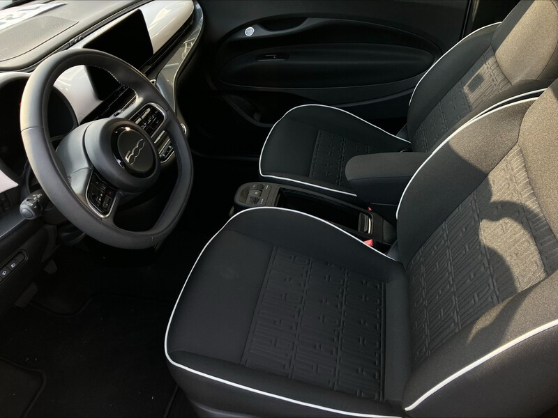 Fahrzeugabbildung 500e Carplay 1. Hand Bild 19 von 20