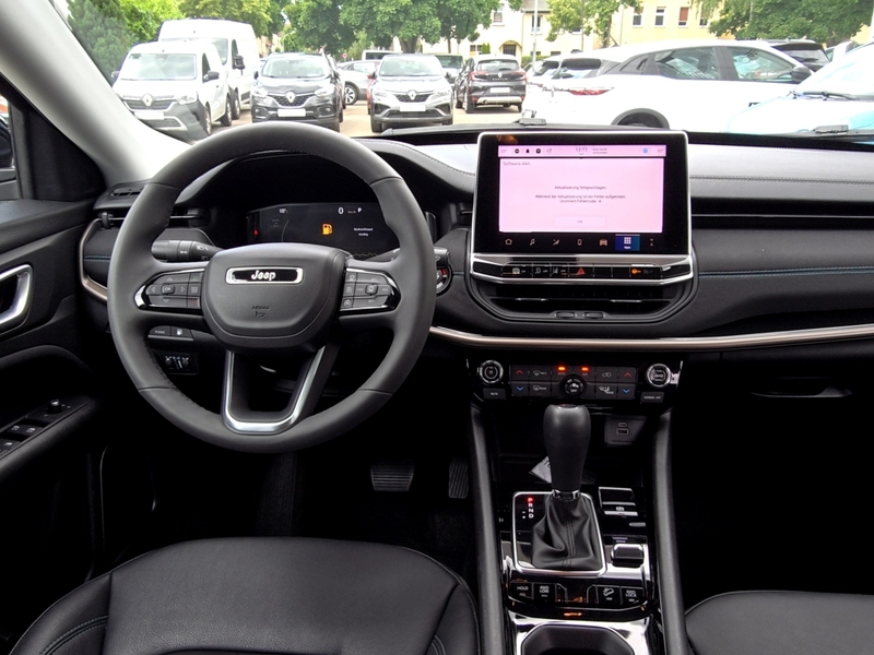Fahrzeugabbildung Compass PHEV+ Upland Klima PDCKamera Bild 9 von 11