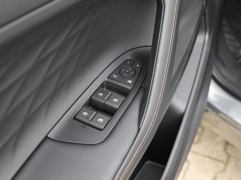 Fahrzeugabbildung HS LEDER NAVI SHZ PDC KLIMA BT Bild 14 von 14