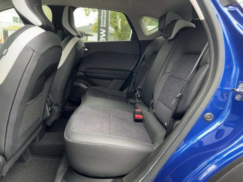 Fahrzeugabbildung Captur TCe 140 EDC Mild-Hybrid Techno *Automatik* Bild 11 von 15