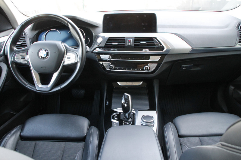 Fahrzeugabbildung X3 xDrive 20 d 2.0 xDrive SAV Bild 6 von 23