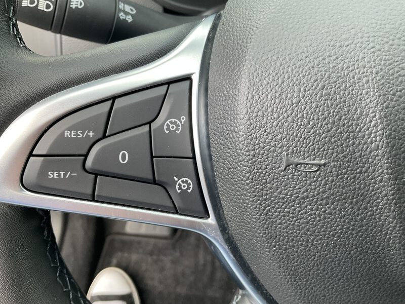 Fahrzeugabbildung Duster *Allrad*Navi* Bild 14 von 24