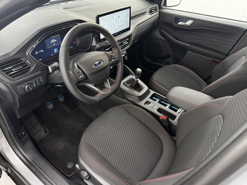 Fahrzeugabbildung Kuga 1.5 EcoBoost ST-Line Allwetterreifen Bild 39 von 40