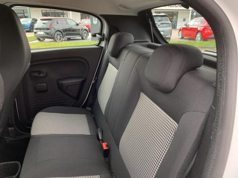 Fahrzeugabbildung Twingo Entry Bild 11 von 15