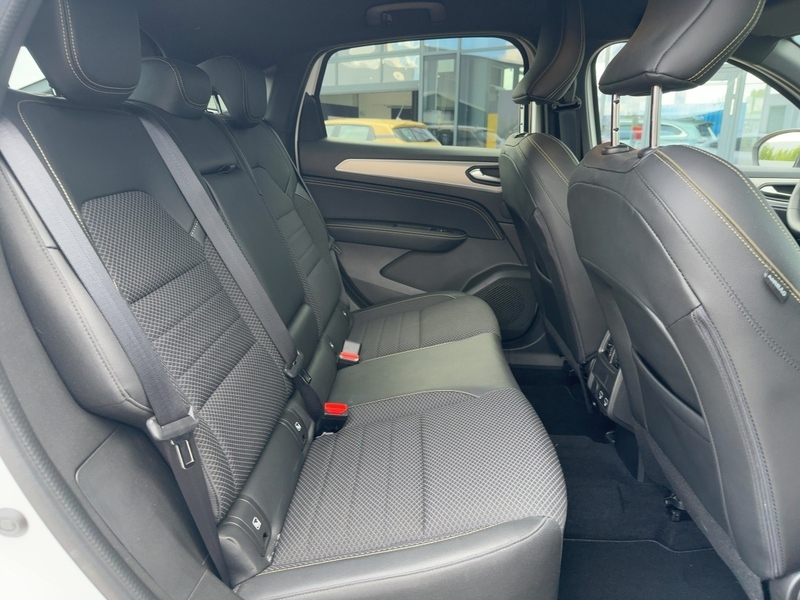 Fahrzeugabbildung Arkana TECHNO Mild Hybrid 140*KAMERA*LRHZ*SHZ*GJR* Bild 12 von 15