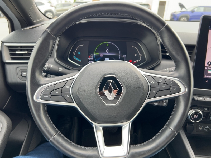 Fahrzeugabbildung Clio INTENS E-TECH 140 Bild 9 von 16
