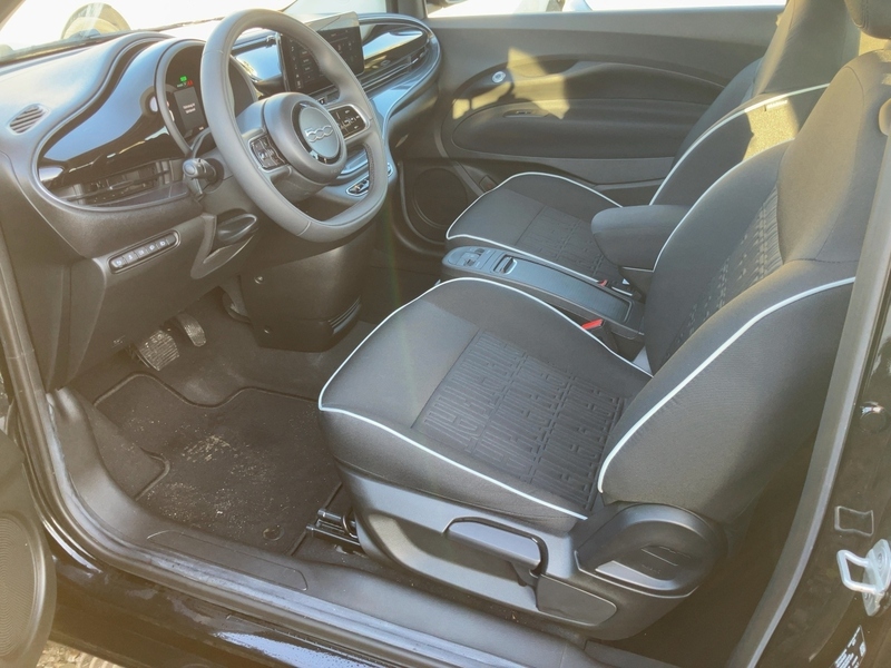 Fahrzeugabbildung 500e 42kWh 118PS Automatik Alufelgen Bild 12 von 15