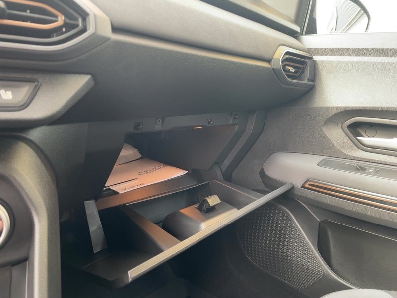 Fahrzeugabbildung Jogger +Klimaautomatik+Kamera+ Bild 44 von 49