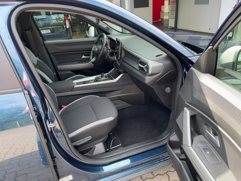 Fahrzeugabbildung Bigster Journey HYBRID 155+GJR+CARPLAY+SHZG+KAMERA+LED+ Bild 11 von 15