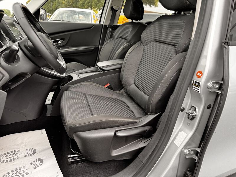 Fahrzeugabbildung Grand Scenic NAVI+SITZH Bild 14 von 22