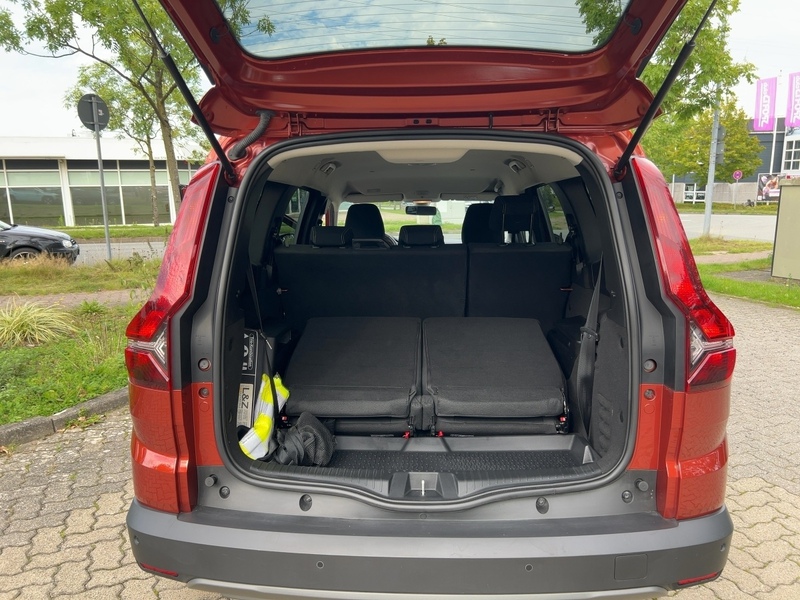 Fahrzeugabbildung Jogger 1.0 TCe 110 Extreme+ *7-Sitzer* Bild 13 von 15