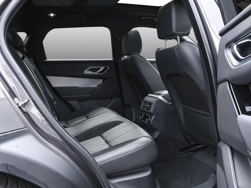 Fahrzeugabbildung Range Rover Velar BLACK PACK PANO Bild 4 von 15