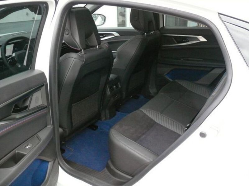 Fahrzeugabbildung Rafale Rafale Atelier Alpine E-Tech Plug-in Hybrid 300 4x4 Bild 21 von 30